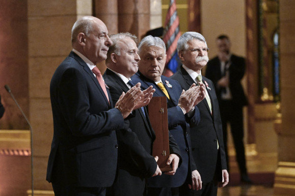 Lackfi szerint anyja nem vett részt Kossuth-díjának megszavazásában