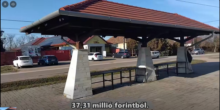 Három oszlop, egy tető, két rozzant pad - 37 millióból ilyen piac készült Taktaharkányban