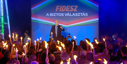 Tömegével buszoztatták a nyugdíjasokat Orbán dunaújvárosi rendezvényére 