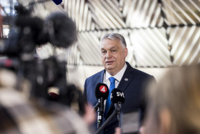 Orbán bírálatával indult az EU-csúcs