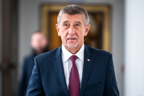 Csak félórányira volt Budapesttől Andrej Babiš, amikor visszafordult egy gyanús raktártűz miatt