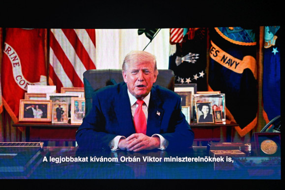 Trump fölényes győzelmet remél támogatottjától, Orbán Viktortól