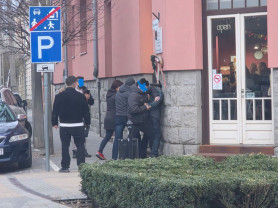 Fegyvernek látszó tárggyal zavarták meg Márki-Zay rendezvényét