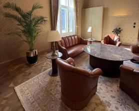 Aranybudi után a luxus szivarszobáról is fotókat hozott Hadházy Ákos