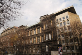 Elromlott mindkét lift a Semmelweis bőrklinikáján