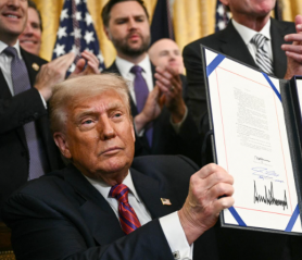 Trump aláírása rákerül a dollárra