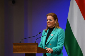 Köztévés műsorvezető, énekes Vitályosnak: Semmilyen tiszteletet nem érdemeltek