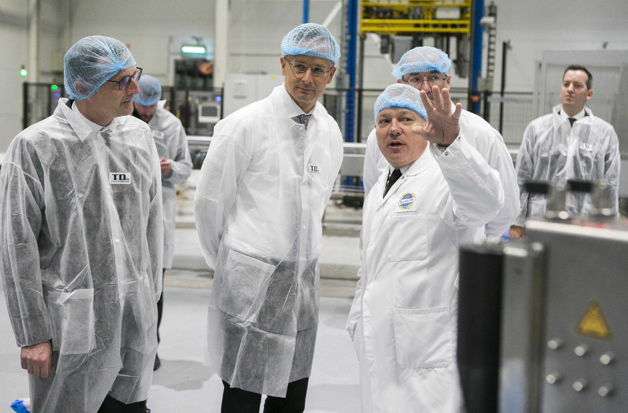 Elhelyezték a Szentkirályi Magyarország Kft. új raktárcsarn