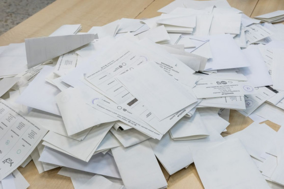 Már a 90 százalékot közelíti a feldolgozottság, továbbra is 138 mandátumon áll a Tisza