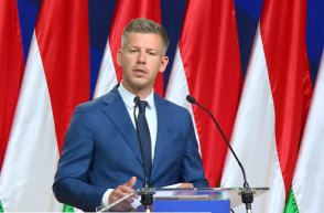 Elkezdődött a nemzetközi sajtótájékoztató, tovább erősödött a forint