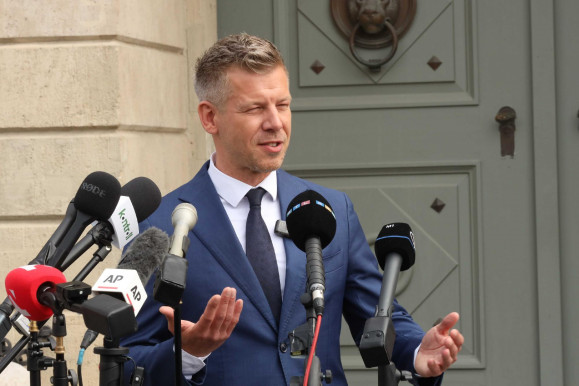  Sulyok Magyart kéri fel miniszterelnöknek és megfontolja a lemondást