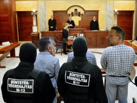 A vádlottak padja - Hardy Mihály jegyzete