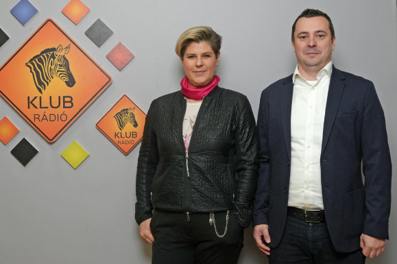 Dr. Google után jön Dr. AI: már minden második beteg a ChatGPT-hez fordul