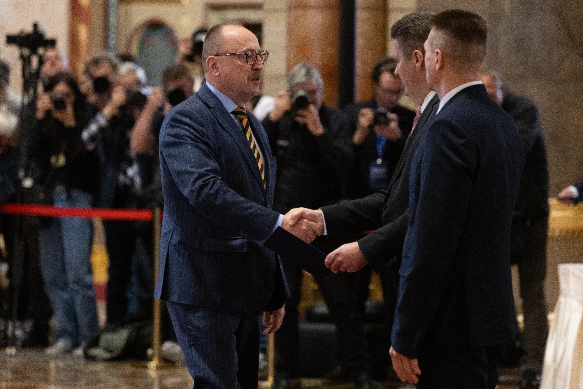OGY - Átvették megbízólevelüket a listán megválasztott or