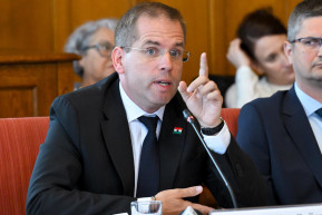 Ruff: Nincs annyi jogász az országban, amennyi elég lenne az Önök bűneinek átvizsgálására