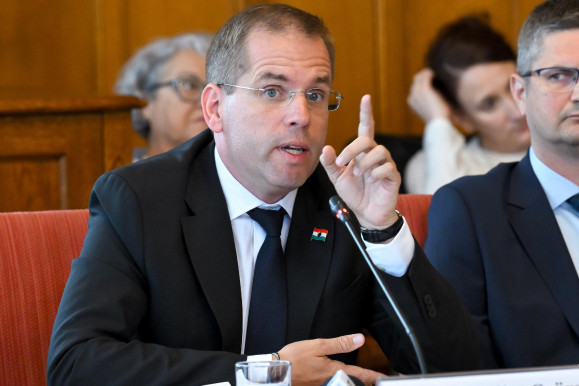 Ruff: Nincs annyi jogász az országban, amennyi elég lenne az Önök bűneinek átvizsgálására