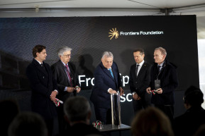 Kéri vissza a 22 milliárdot a Nobel-díjas Krausz Ferenc-féle, közpénzzel kitömött alapítványtól Magyar
