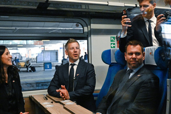 Magyar Péter erősíteni kívánja Varsó és Budapest kapcsolatát