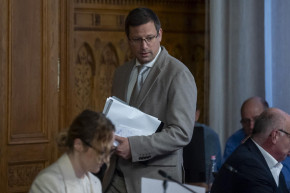 Gulyás: A Fidesz és az aláírások miatt meghátrált a kormány
