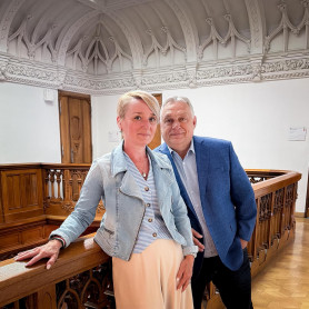 A tüntető tanárokkal sem bíró ex államtitkárral erősíti meg a Védvonalat Orbán