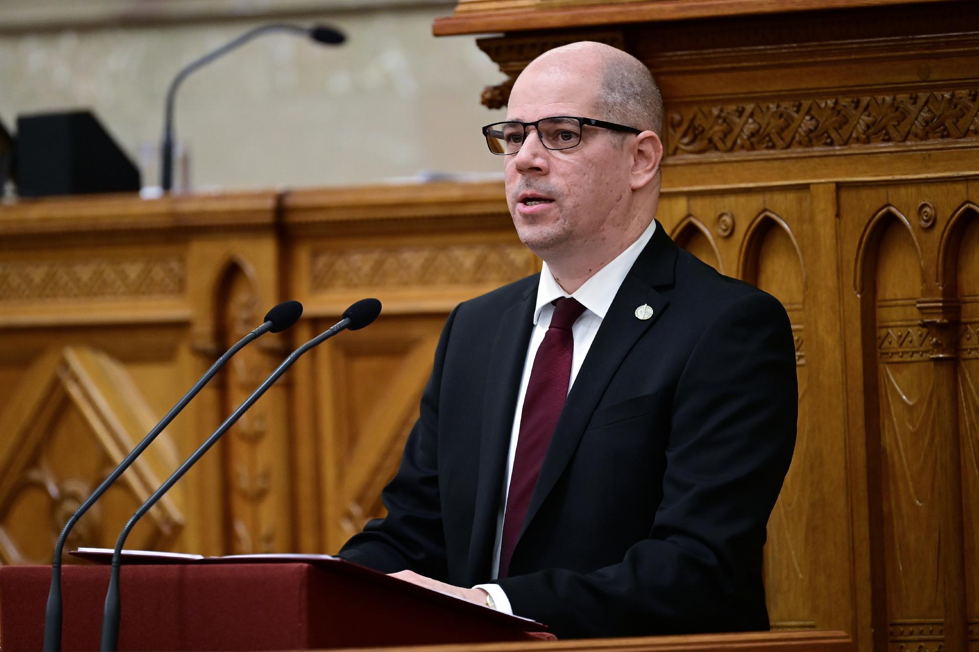 Az Országgyűlés rendkívüli ülése 