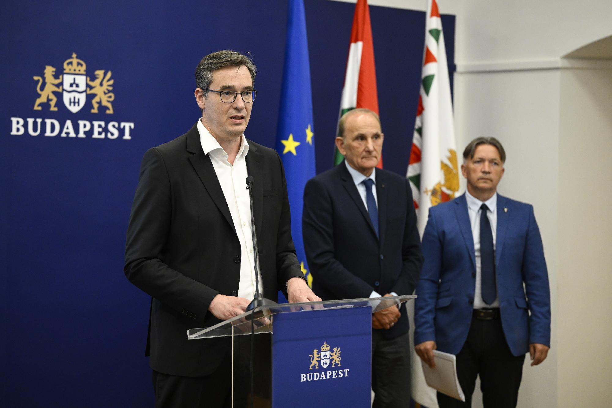 Karácsony Gergely és más MÖSZ-vezetők sajtótájékoztatój