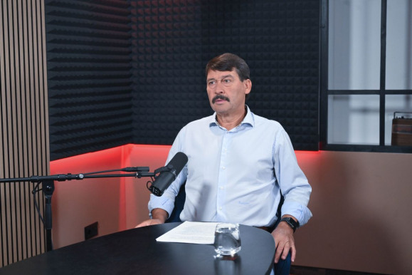 Átlátszó: Évente milliárdokat kapott Áder alapítványa, másfél milliárdos budai villájuk is van