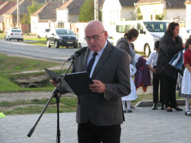 Megszüntették a nyomozást a bébi polgármester ügyében, aki 3 millióért vette meg egy család házát, aztán kilakoltatta őket