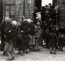 Elítélték a 10 ezer ember meggyilkolásában bűnrészes 97 éves náci titkármőt