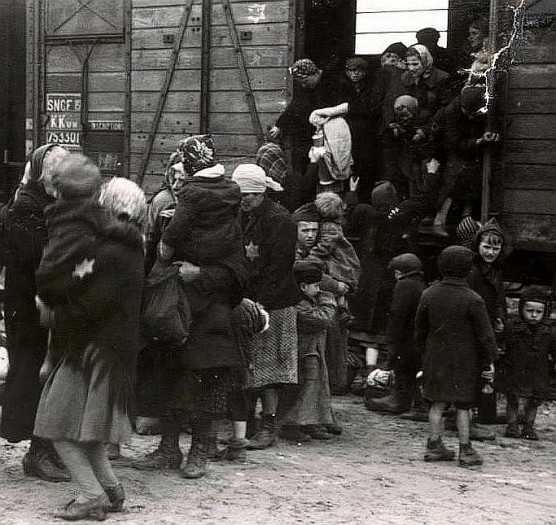 Elítélték a 10 ezer ember meggyilkolásában bűnrészes 97 éves náci titkármőt