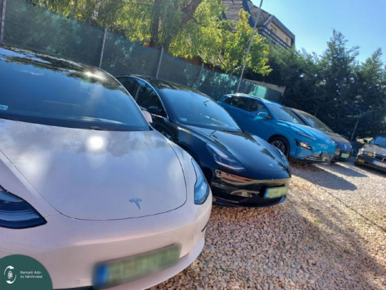 Autókereskedésnél razziázott a NAV