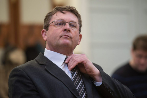 Újra polgármester lenne a vak komondoros Balogh József