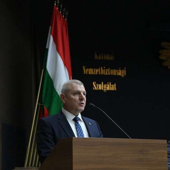 Orbán felmentette a Katonai Nemzetbiztonsági Szolgálat főigazgatóját