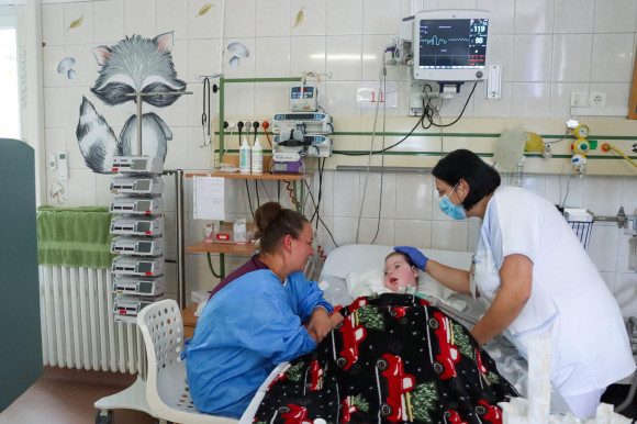 A Bethesda havonta több tízmillió forintot bukik azon, hogy nem tartják benn a gyerekeket feleslegesen