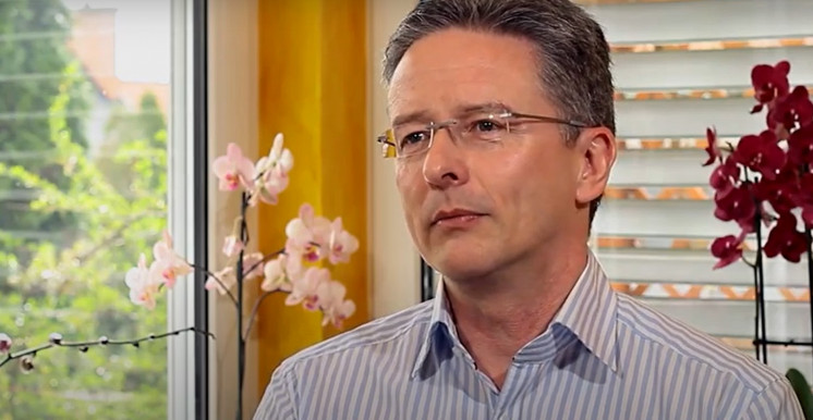 Belebetegedett a hazugságokba a köztévé volt híradósa