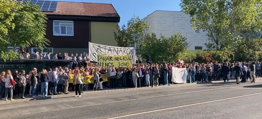 Budaörs pénzzel támogatja a polgári engedetlenséggel tiltakozó tanárokat