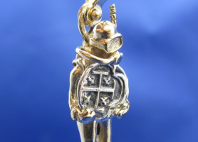 Kincseket rejt a Feneketlen-tó