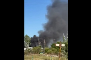 Autók, buszok és egy kamion is kigyulladt egy ceglédi telephelyen