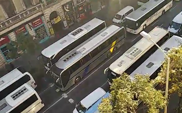 Uniós támogatásból kapott busszal is mentek a Békemenetre