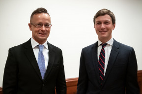 Trump vejével találkozott Szijjártó