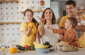 Több száz milliárdos mínuszt jelent Orbán választási mézesmadzagja az államkasszának