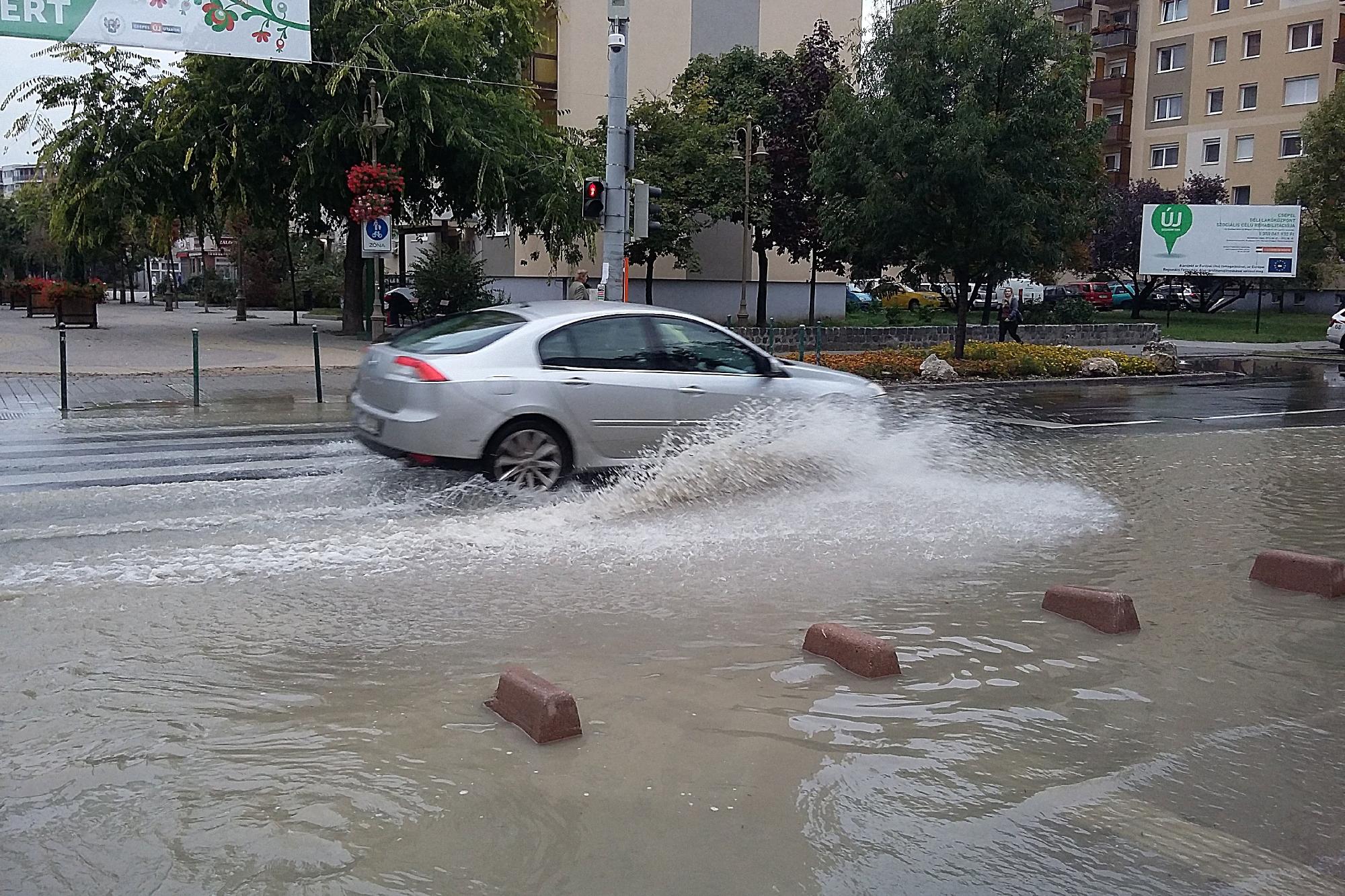 Csőtörés Csepelen