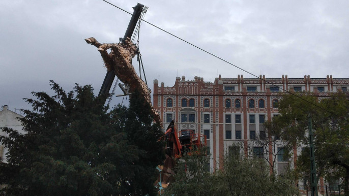 Kedélyborzoló csodaszarvas a legújabb köztéri ijedelem