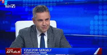 Az oktatásügyi tüntetéseket kritizáló tanárként szerepeltette a Hír TV a Fidesz budaörsi elnökét