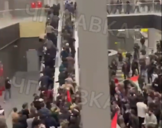 Az orosz biztonsági erőknek kellett eltávolítani a palesztinbarát tüntetőket a dagesztáni repülőtérről