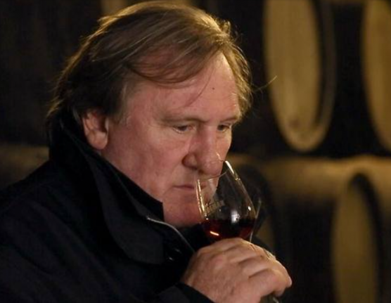 18 hónap felfüggesztettet kérnek Depardieu-re
