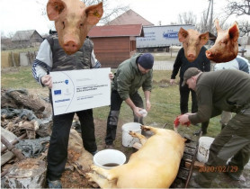 Hadházy: Disznóölésre és hasonlókra fordították a falvak az EU-s pénzt