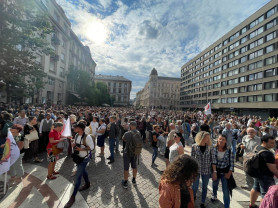 A tanárokért tüntetnek több ezren Budapesten