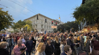 Elégették a tanároknak küldött figyelmeztető leveleket a tüntetésen
