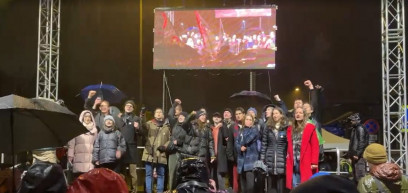 Az állami tévénél tüntettek diákok